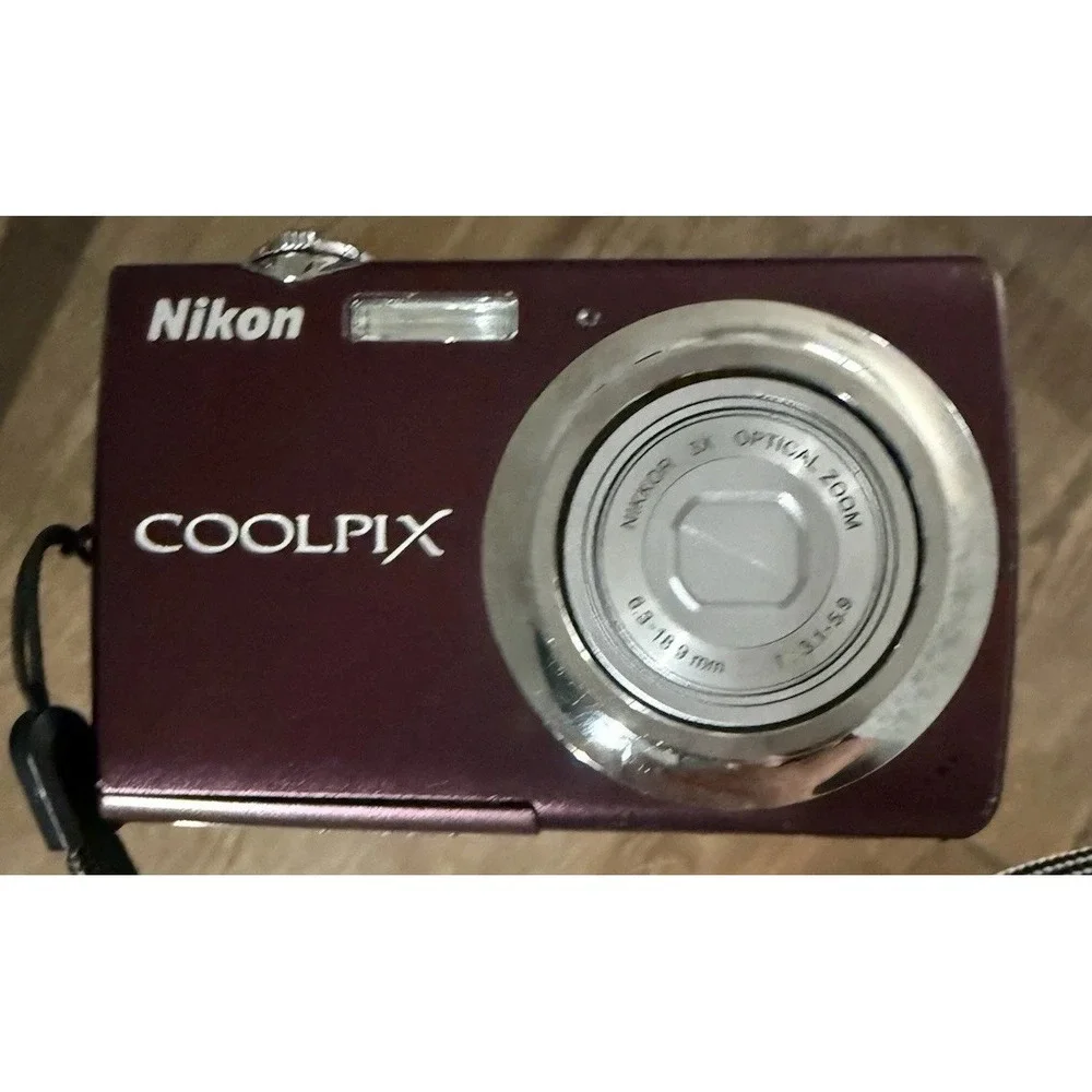 Nikon COOLPIX S220 10MP Digital Camera Plum Bundle W/Battery, Charger, Case Etc.